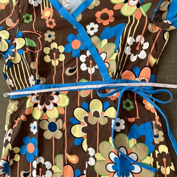 💰3 items for $25 🏷 Koi by Kathy Peterson Katelyn Mock Wrap Top fits like an XS - Picture 10 of 11